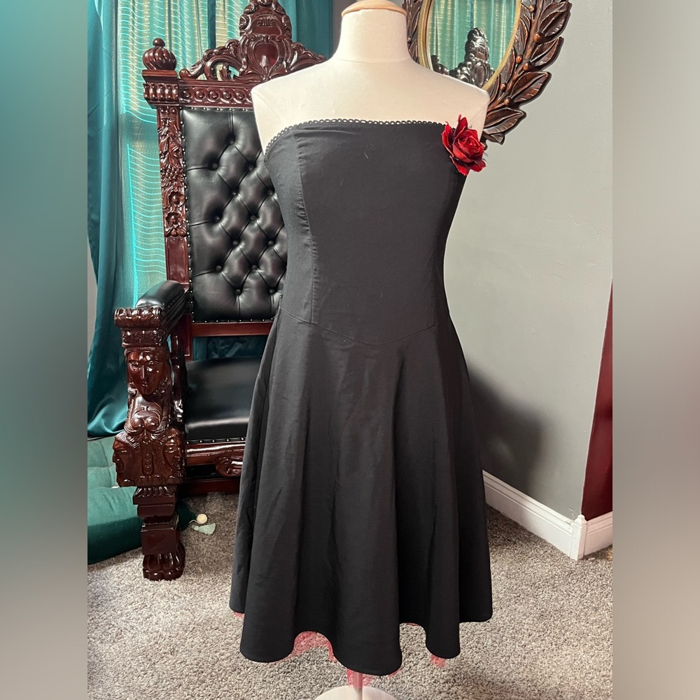 Black and red strapless dress